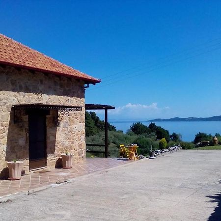 Stonehouse & Casa Al Sole E Al Mare Vila Néa Ródha Exterior foto