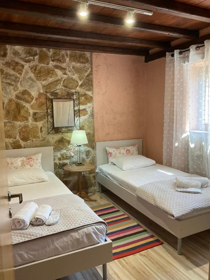 Stonehouse & Casa Al Sole E Al Mare Vila Néa Ródha Exterior foto