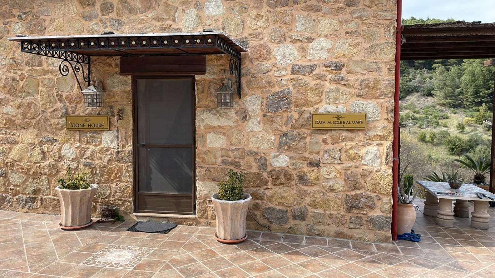 Stonehouse & Casa Al Sole E Al Mare Vila Néa Ródha Exterior foto